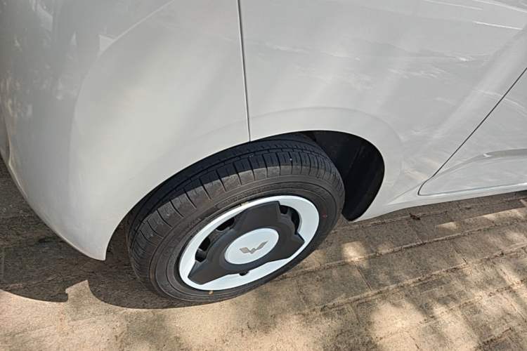 Used Wuling Hongguang MINIEV 2024 3rd Generation 215km Youth Edition Right Rear Wheel Hub