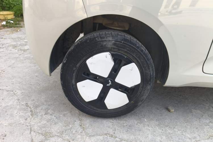 Used Wuling Hongguang MINIEV 2024 3rd Generation 215km Advanced Version Right Rear Wheel Hub