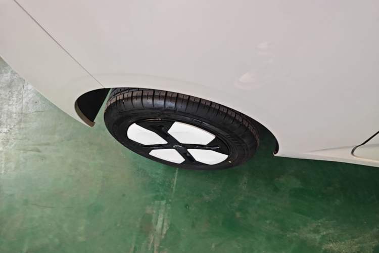 Used Wuling Hongguang MINIEV 2024 3rd Generation 215km Advanced Version Right Rear Wheel Hub