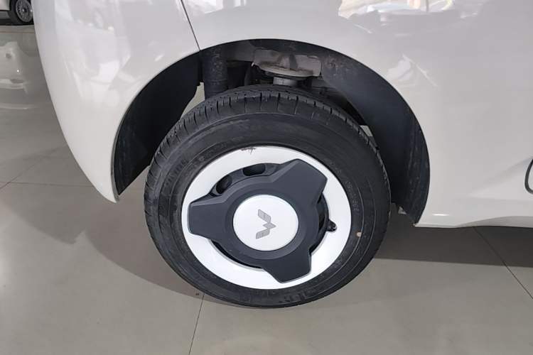 Used Wuling Hongguang MINIEV 2024 3rd Generation 215km Youth Edition Right Rear Wheel Hub