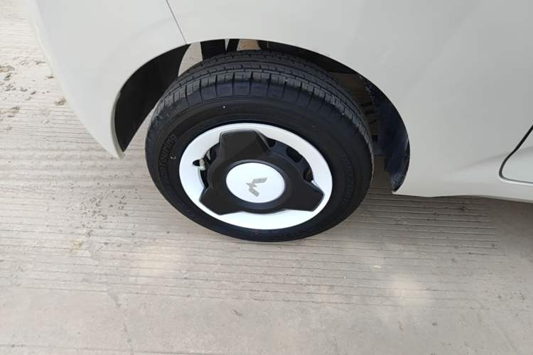 Used Wuling Hongguang MINIEV 2024 3rd Generation 215km Youth Edition Right Rear Wheel Hub