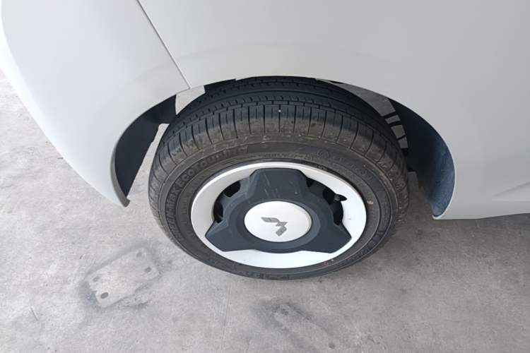 Used Wuling Hongguang MINIEV 2024 3rd Generation 215km Youth Edition Right Rear Wheel Hub
