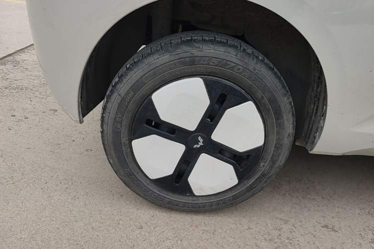 Used Wuling Hongguang MINIEV 2024 3rd Generation 215km Advanced Version Right Rear Wheel Hub