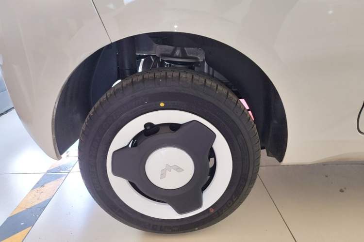 Used Wuling Hongguang MINIEV 2024 3rd Generation 215km Youth Edition Right Rear Wheel Hub