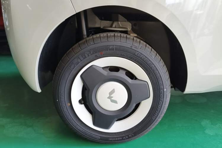 Used Wuling Hongguang MINIEV 2024 3rd Generation 215km Youth Edition Right Rear Wheel Hub
