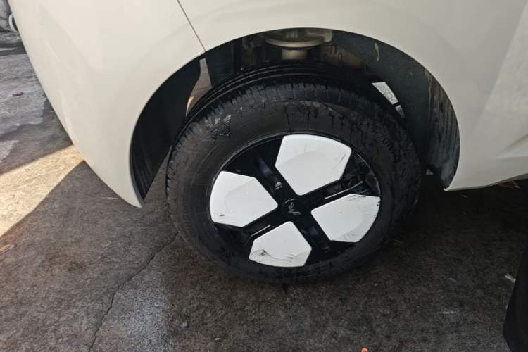 Used Wuling Hongguang MINIEV 2024 3rd Generation 215km Advanced Version Right Rear Wheel Hub