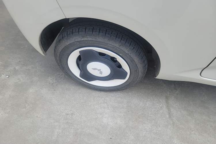 Used Wuling Hongguang MINIEV 2024 3rd Generation 215km Youth Edition Right Rear Wheel Hub