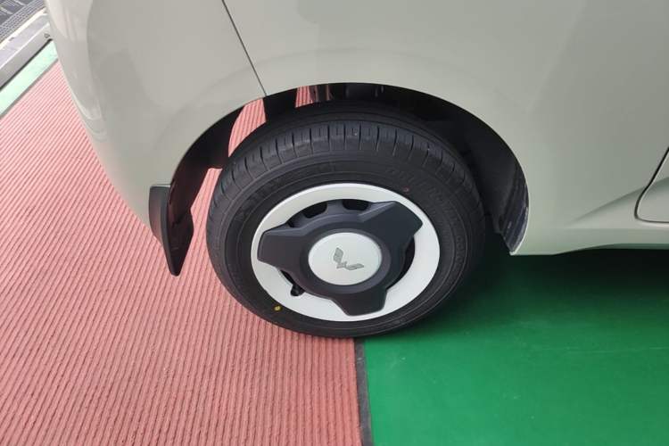 Used Wuling Hongguang MINIEV 2024 3rd Generation 215km Youth Edition Right Rear Wheel Hub