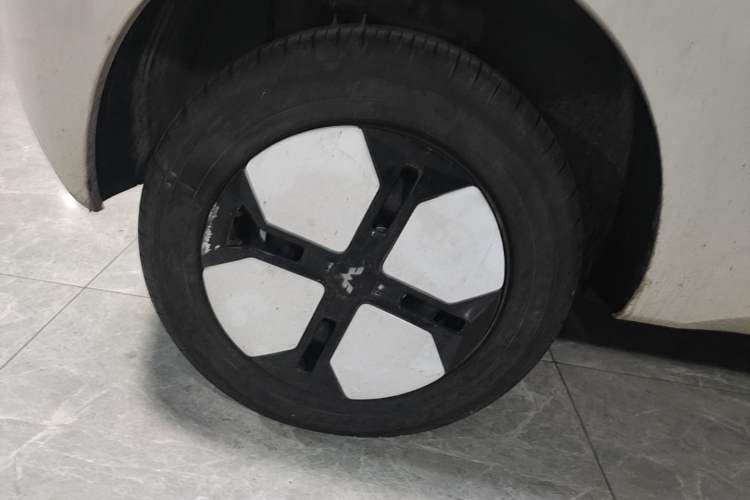 Used Wuling Hongguang MINIEV 2024 3rd Generation 215km Advanced Version Right Rear Wheel Hub