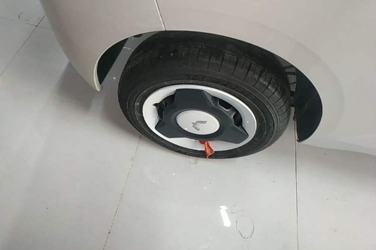 Used Wuling Hongguang MINIEV 2024 3rd Generation 215km Youth Edition Right Rear Wheel Hub