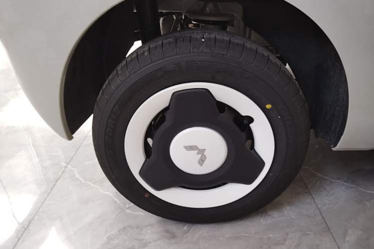 Used Wuling Hongguang MINIEV 2024 3rd Generation 215km Youth Edition Right Rear Wheel Hub