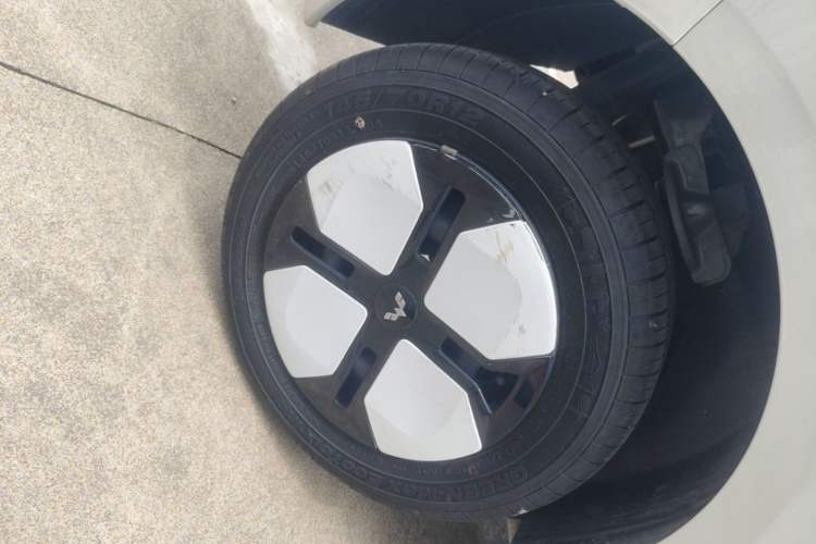 Used Wuling Hongguang MINIEV 2024 3rd Generation 215km Advanced Version Right Rear Wheel Hub