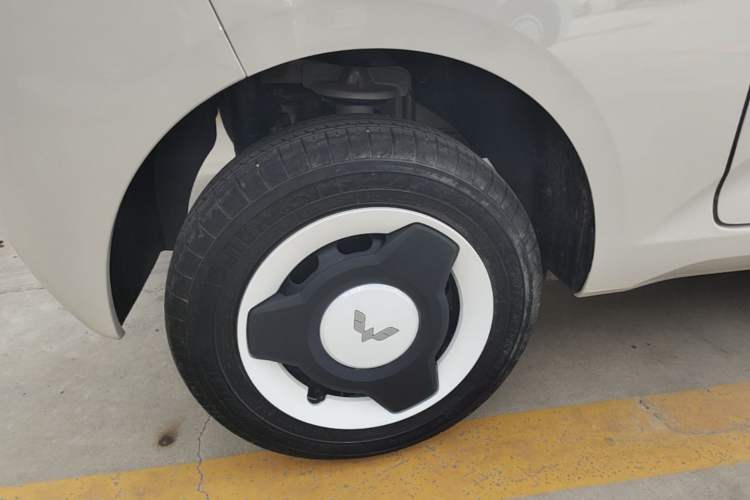 Used Wuling Hongguang MINIEV 2024 3rd Generation 215km Youth Edition Right Rear Wheel Hub