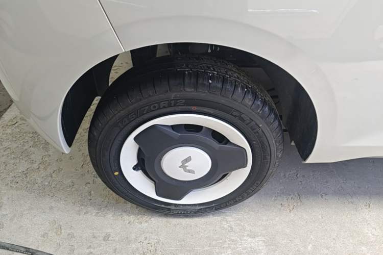 Used Wuling Hongguang MINIEV 2024 3rd Generation 215km Youth Edition Right Rear Wheel Hub