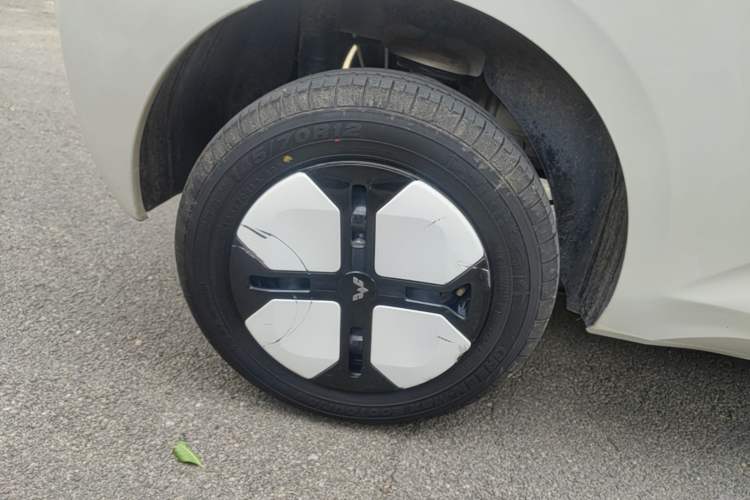 Used Wuling Hongguang MINIEV 2024 3rd Generation 215km Advanced Version Right Rear Wheel Hub