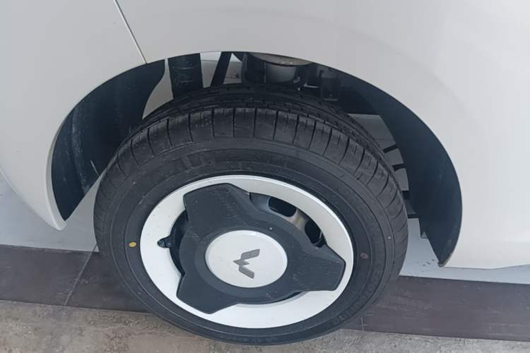 Used Wuling Hongguang MINIEV 2024 3rd Generation 215km Youth Edition Right Rear Wheel Hub