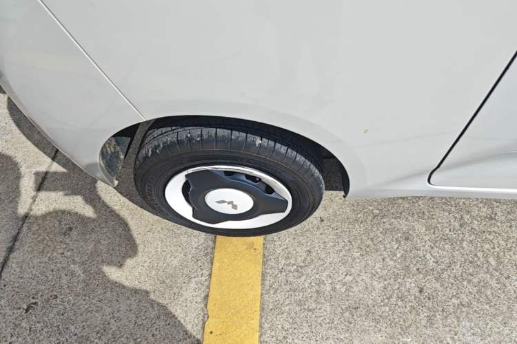 Used Wuling Hongguang MINIEV 2024 3rd Generation 215km Youth Edition Right Rear Wheel Hub