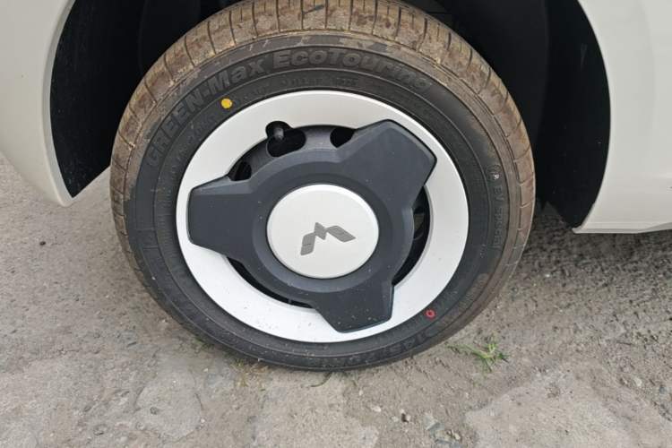 Used Wuling Hongguang MINIEV 2024 3rd Generation 215km Youth Edition Right Rear Wheel Hub