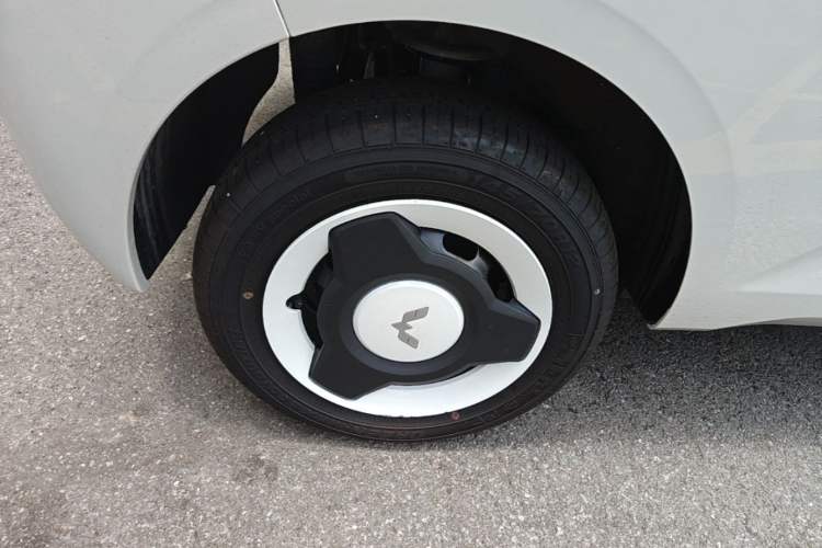 Used Wuling Hongguang MINIEV 2024 3rd Generation 215km Youth Edition Right Rear Wheel Hub