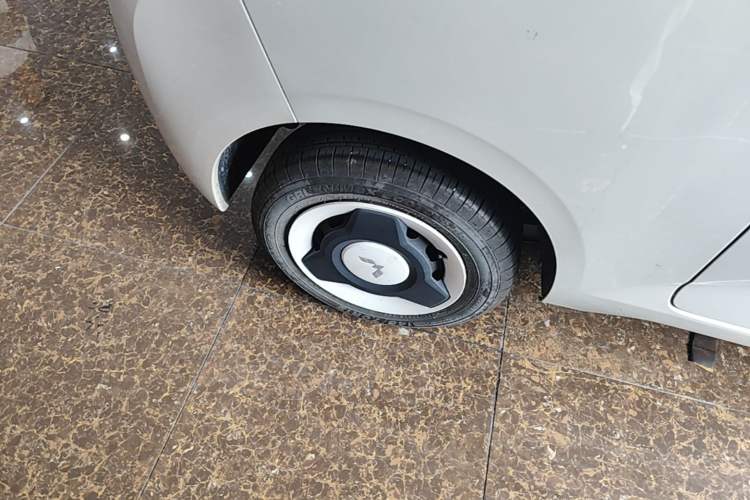 Used Wuling Hongguang MINIEV 2024 3rd Generation 215km Youth Edition Right Rear Wheel Hub