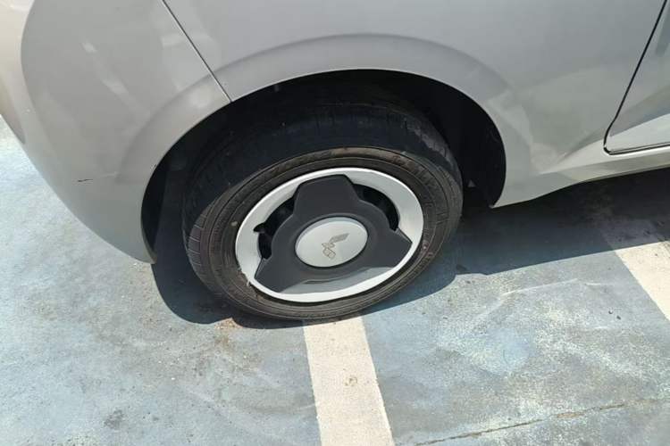 Used Wuling Hongguang MINIEV 2024 3rd Generation 215km Youth Edition Right Rear Wheel Hub