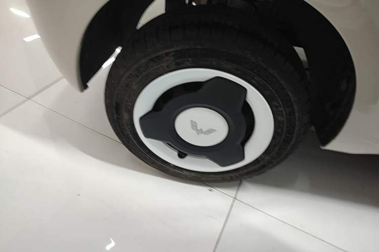 Used Wuling Hongguang MINIEV 2024 3rd Generation 215km Youth Edition Right Rear Wheel Hub