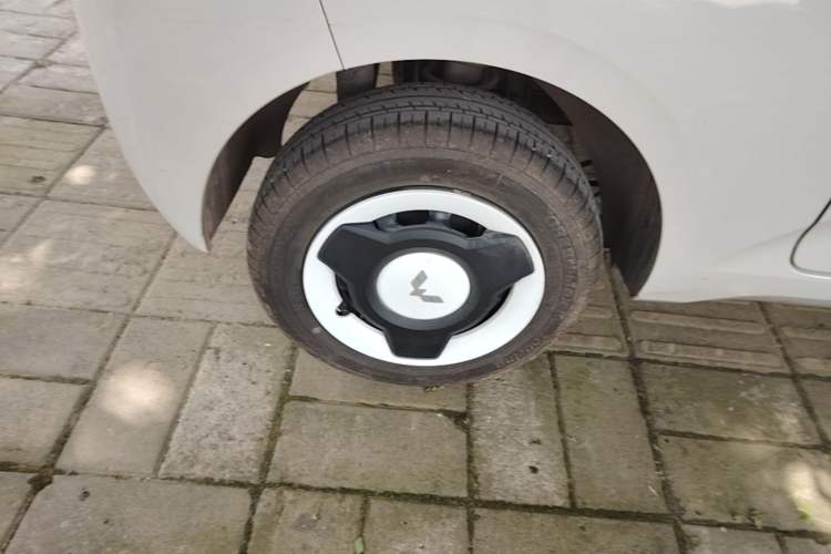 Used Wuling Hongguang MINIEV 2024 3rd Generation 215km Youth Edition Right Rear Wheel Hub