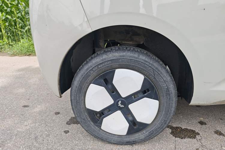 Used Wuling Hongguang MINIEV 2024 3rd Generation 215km Advanced Version Right Rear Wheel Hub