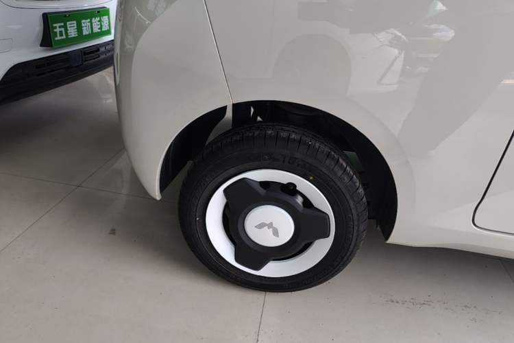 Used Wuling Hongguang MINIEV 2024 3rd Generation 215km Youth Edition Right Rear Wheel Hub