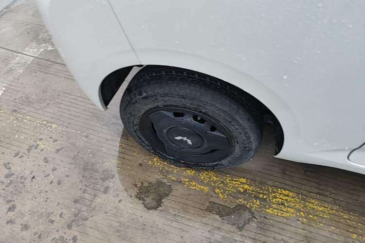 Used Wuling Hongguang MINIEV 2024 3rd Generation 215km Youth Edition Right Rear Wheel Hub