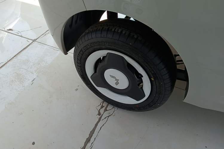 Used Wuling Hongguang MINIEV 2024 3rd Generation 215km Youth Edition Right Rear Wheel Hub