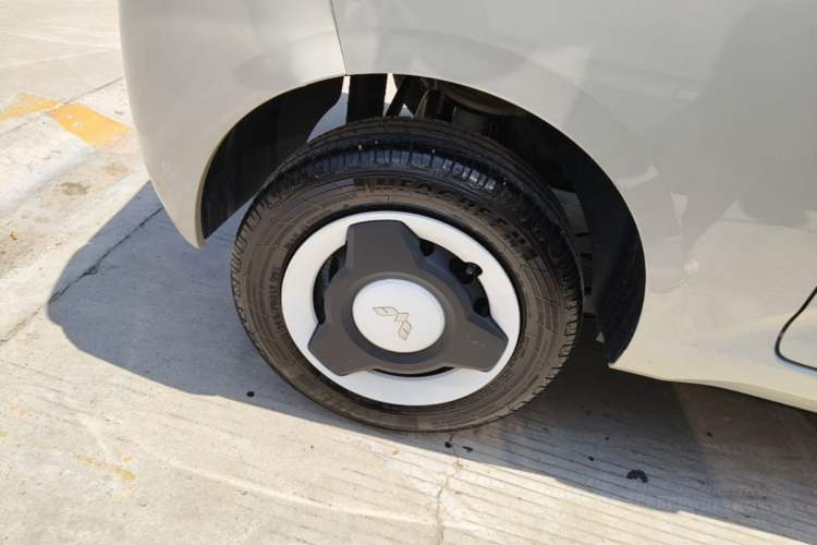 Used Wuling Hongguang MINIEV 2024 3rd Generation 215km Youth Edition Right Rear Wheel Hub