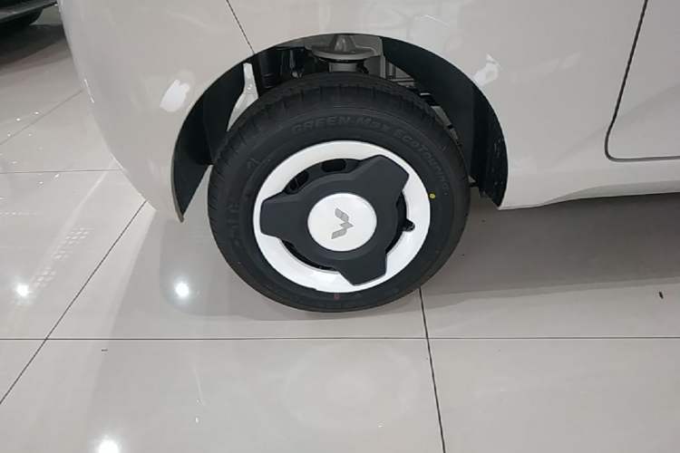 Used Wuling Hongguang MINIEV 2024 3rd Generation 215km Youth Edition Right Rear Wheel Hub