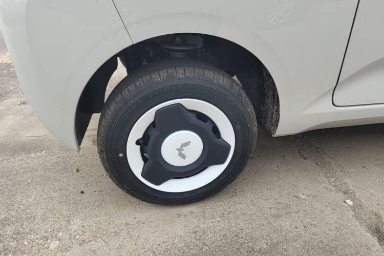 Used Wuling Hongguang MINIEV 2024 3rd Generation 215km Youth Edition Right Rear Wheel Hub