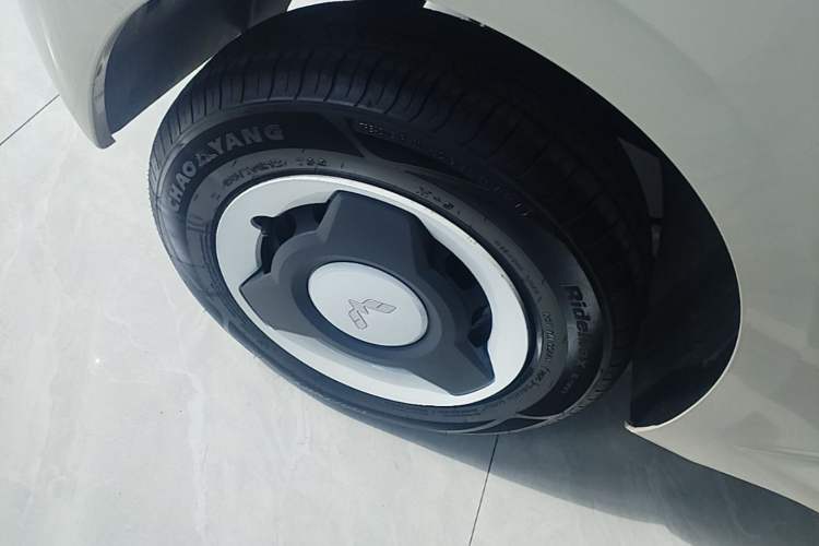 Used Wuling Hongguang MINIEV 2024 3rd Generation 215km Youth Edition Right Rear Wheel Hub
