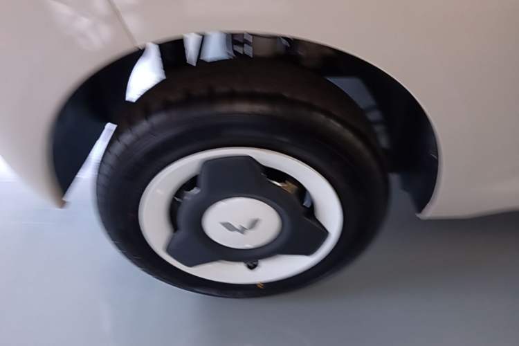 Used Wuling Hongguang MINIEV 2024 3rd Generation 215km Youth Edition Right Rear Wheel Hub