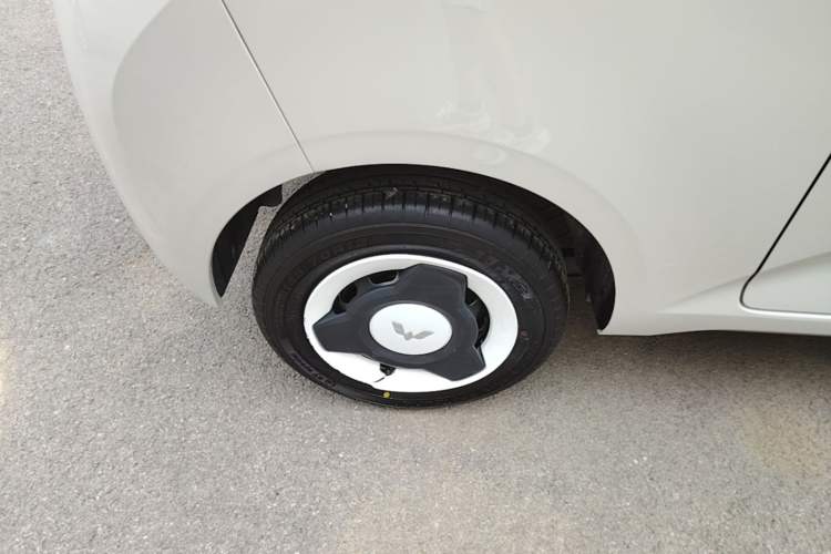 Used Wuling Hongguang MINIEV 2024 3rd Generation 215km Youth Edition Right Rear Wheel Hub
