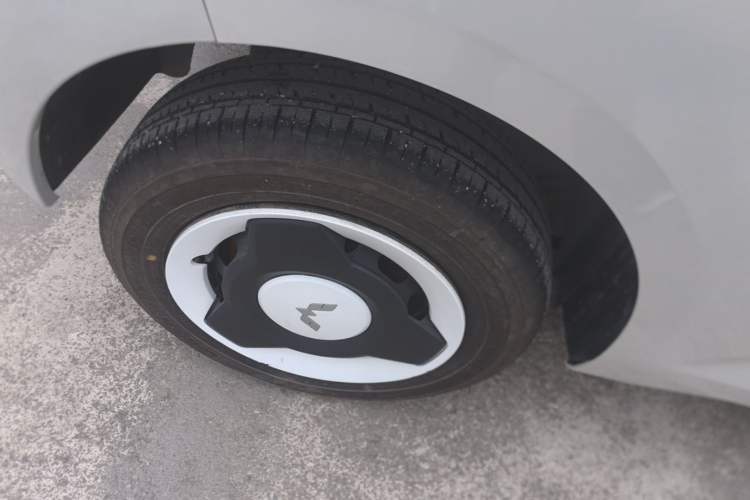 Used Wuling Hongguang MINIEV 2024 3rd Generation 215km Youth Edition Right Rear Wheel Hub