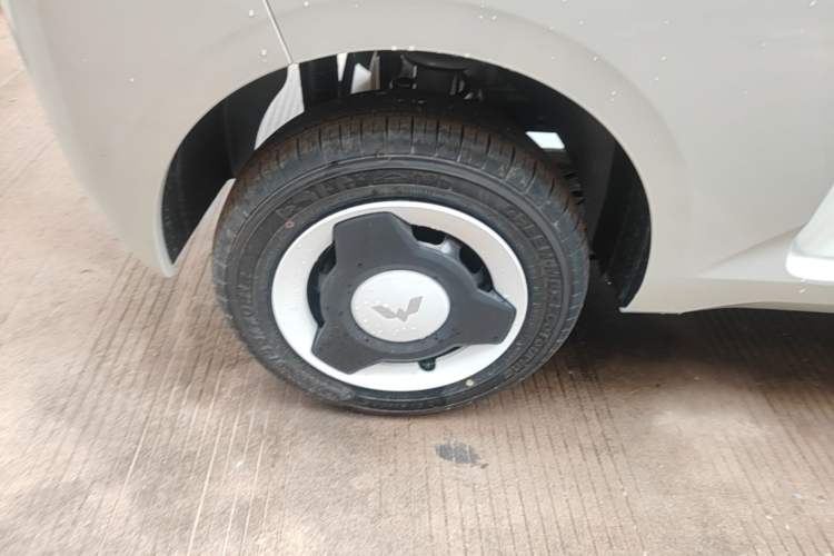 Used Wuling Hongguang MINIEV 2024 3rd Generation 215km Youth Edition Right Rear Wheel Hub
