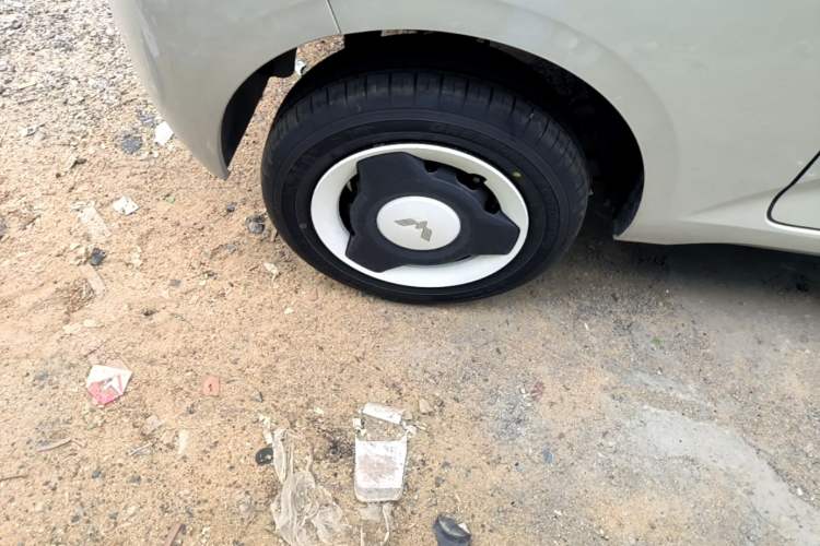 Used Wuling Hongguang MINIEV 2024 3rd Generation 215km Youth Edition Right Rear Wheel Hub