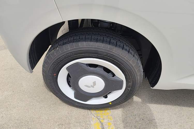 Used Wuling Hongguang MINIEV 2024 3rd Generation 215km Youth Edition Right Rear Wheel Hub