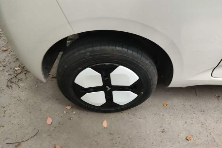 Used Wuling Hongguang MINIEV 2024 3rd Generation 215km Advanced Version Right Rear Wheel Hub