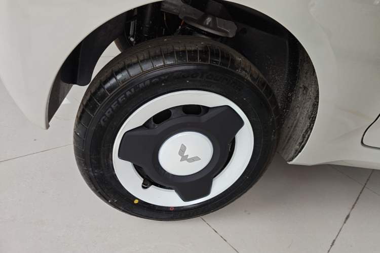 Used Wuling Hongguang MINIEV 2024 3rd Generation 215km Youth Edition Right Rear Wheel Hub