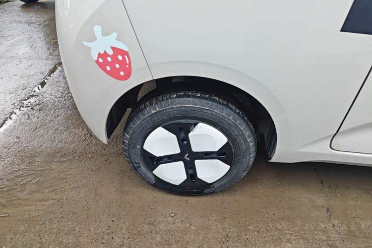 Used Wuling Hongguang MINIEV 2024 3rd Generation 215km Advanced Version Right Rear Wheel Hub