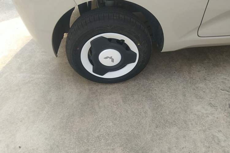 Used Wuling Hongguang MINIEV 2024 3rd Generation 215km Youth Edition Right Rear Wheel Hub