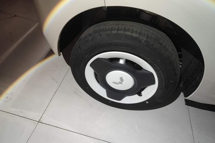 Used Wuling Hongguang MINIEV 2024 3rd Generation 215km Youth Edition Right Rear Wheel Hub