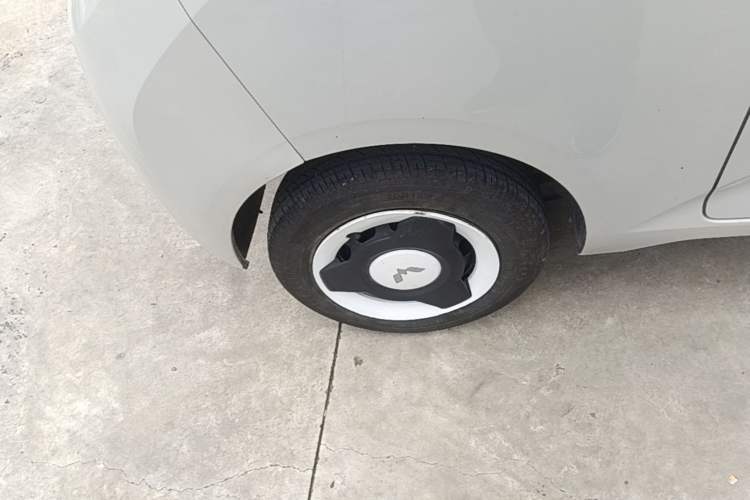Used Wuling Hongguang MINIEV 2024 3rd Generation 215km Youth Edition Right Rear Wheel Hub