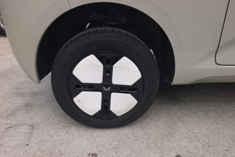 Used Wuling Hongguang MINIEV 2024 3rd Generation 215km Youth Edition Right Rear Wheel Hub