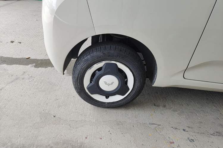 Used Wuling Hongguang MINIEV 2024 3rd Generation 215km Youth Edition Right Rear Wheel Hub