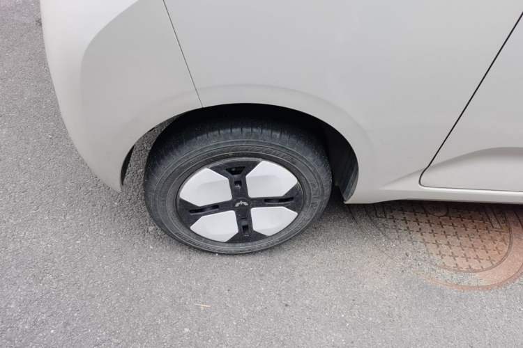 Used Wuling Hongguang MINIEV 2024 3rd Generation 215km Advanced Version Right Rear Wheel Hub